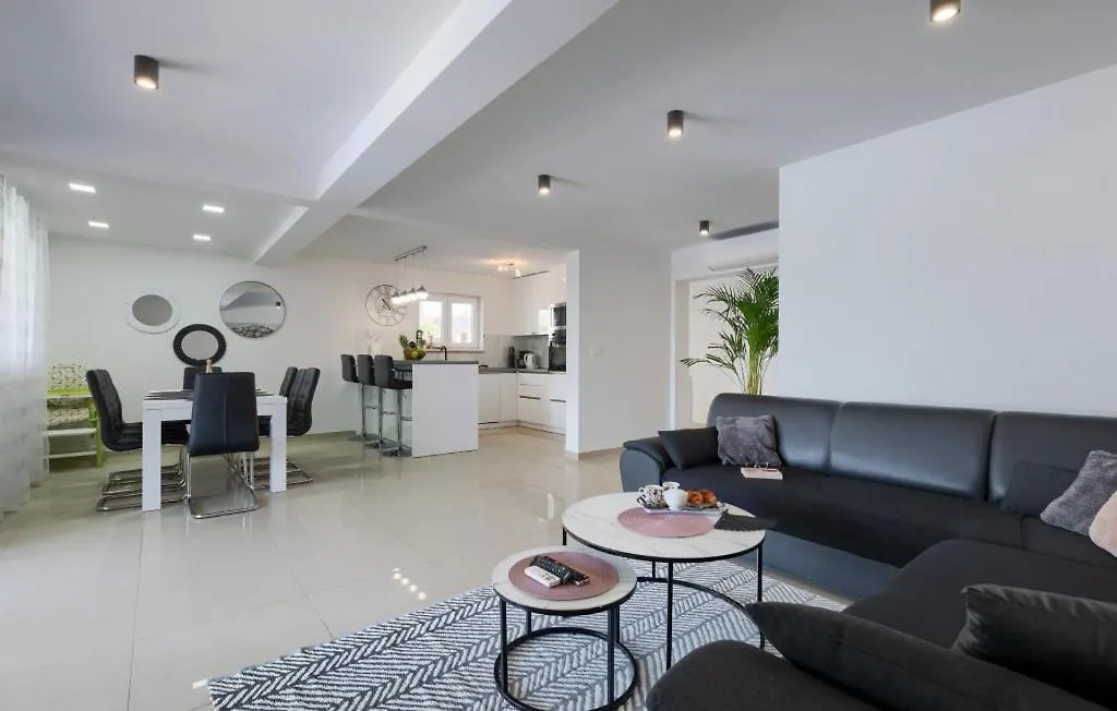Villa La Perla By Villas Guide Pula